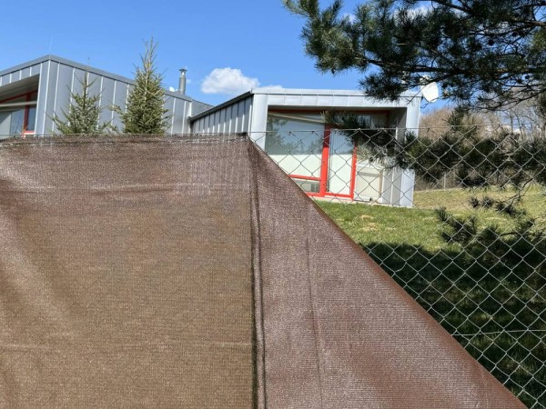 Image pro obrázek produktu Sítě stínící na plot PloteS 150 stínivost 90%, hnědá, 1,6x50m